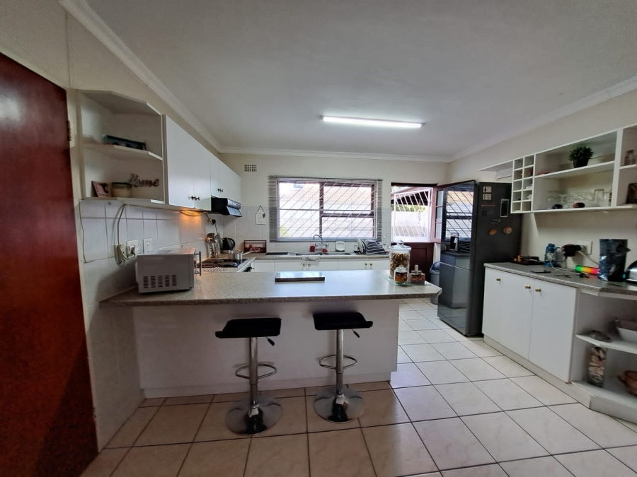 2 Bedroom Property for Sale in Jakarandas Western Cape